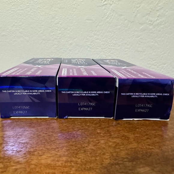 3/$6 !! - Crest 3D White , 2.4 OZ - Picture 4 of 4